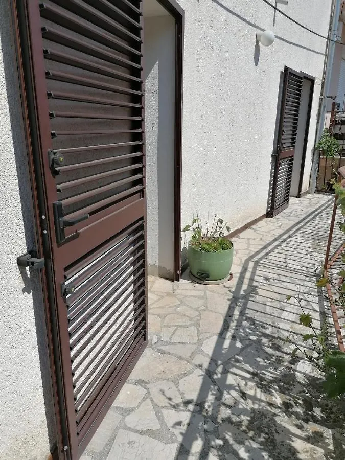 Holiday Apartment In Funtana With Balcony, Air Conditioning, Wifi, Washing Machine 4982-10