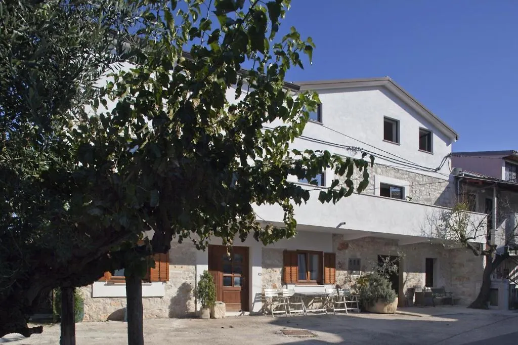 Holiday Apartment In Funtana With Balcony, Air Conditioning, Wifi, Washing Machine 4982-10 0*,